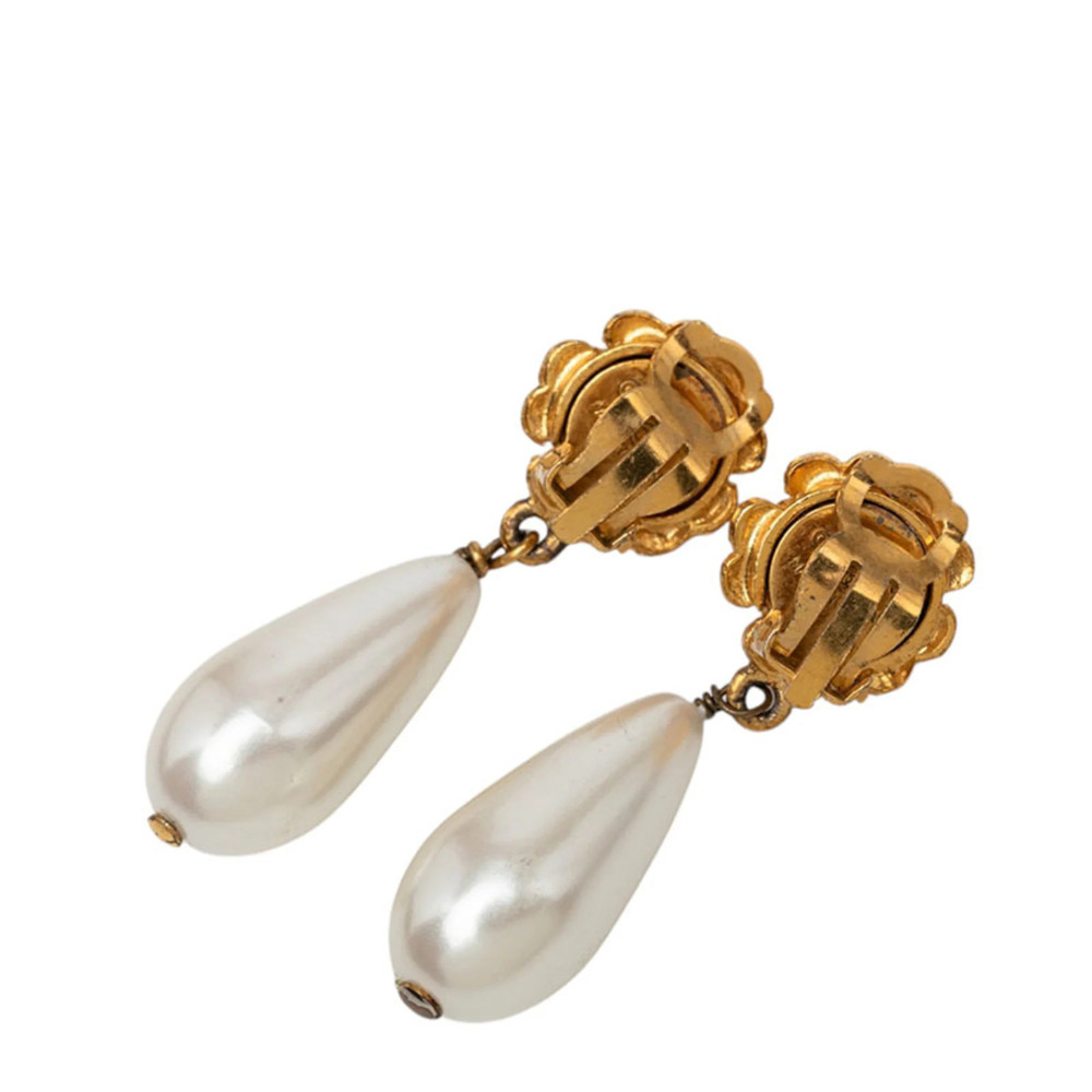 CHANEL Vintage White Pearl Earrings - Picture 2 of 3